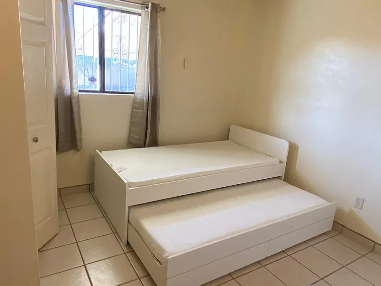2401 N Jordan Dr — Photo 13
