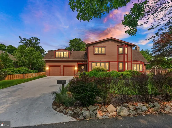 2205 Ivor Ln, Alexandria, VA 22304