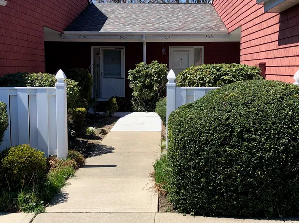 803 Drew Dr N, Saint James, NY 11780