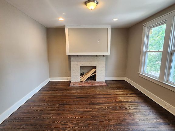 2nd image of 518 S Clinton St Floor 2