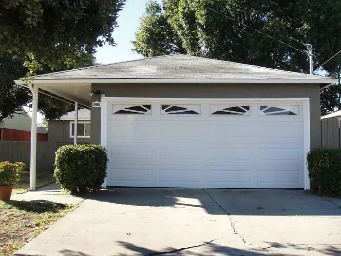 1211 Drake Ave photo 1