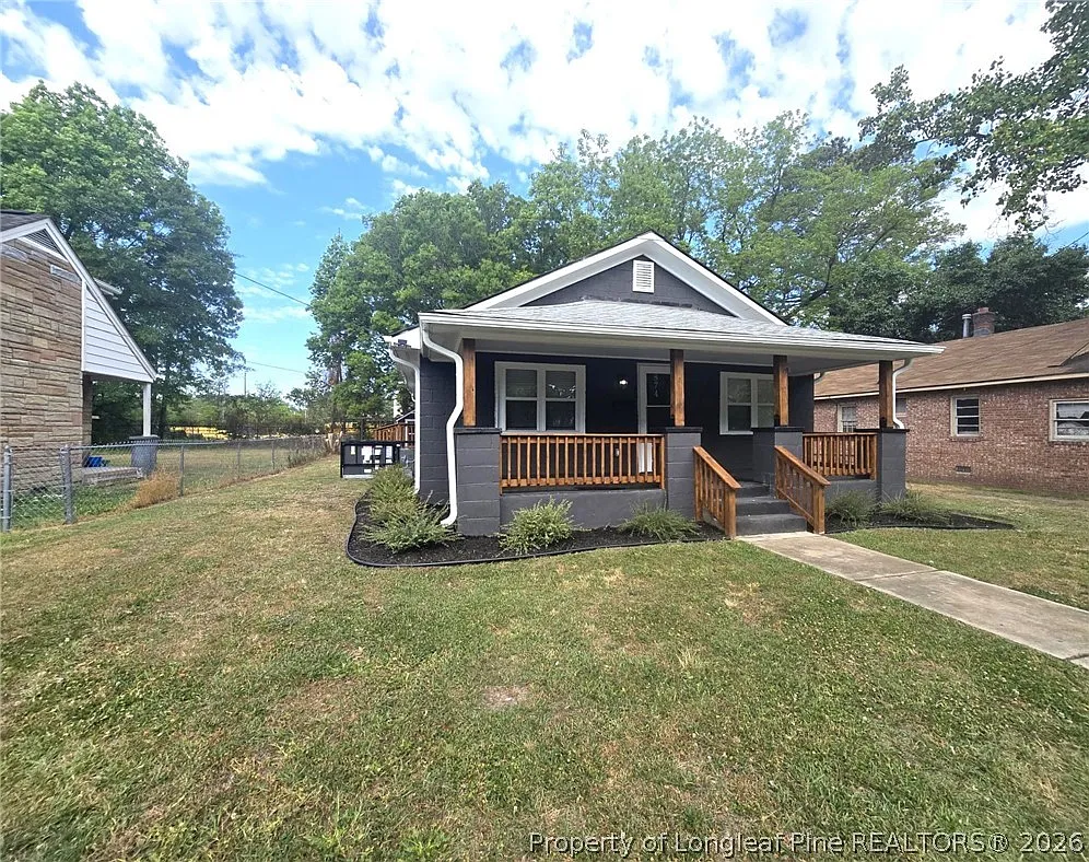 3 bed, 2.0 bath, 1170 sqft, $1,425 — Photo 2