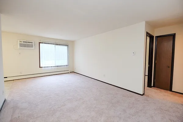 Como Park Apartments — Photo 29