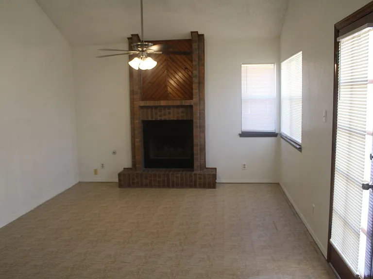 1472 Sierra De Oro Dr — Photo 4