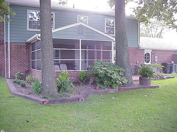 2nd image of 220 Commodore Dr