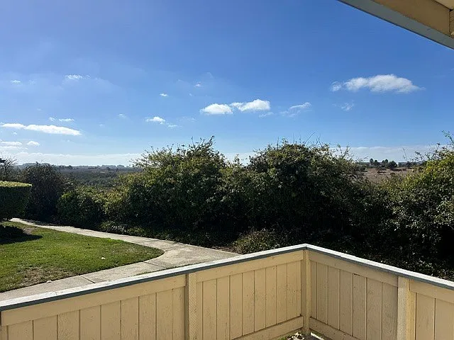 2 bed, 1.5 bath, 924 sqft, $3,200 — Photo 2
