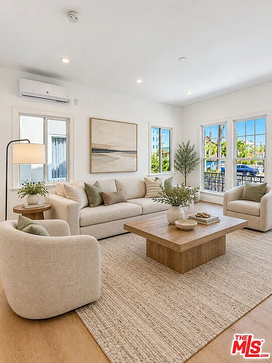 2 bed, 2.0 bath, 1300 sqft, $2,995 — Photo 3