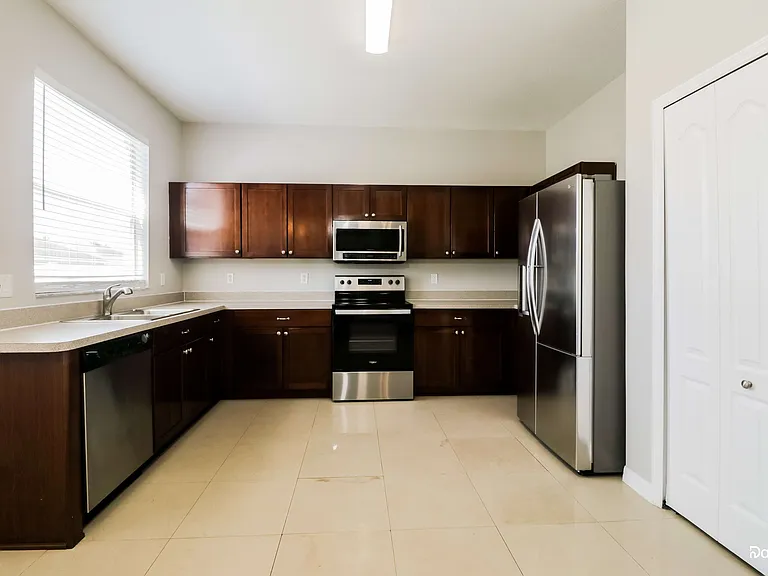 30630 Annadale Dr — Photo 2