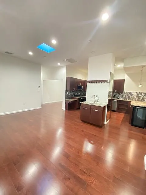 2 bed, 1325 sqft, $4,600 — Photo 4
