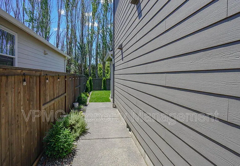 8501 N 1st St — Photo 34