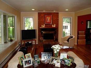 4th image of 7 Woodedge Dr