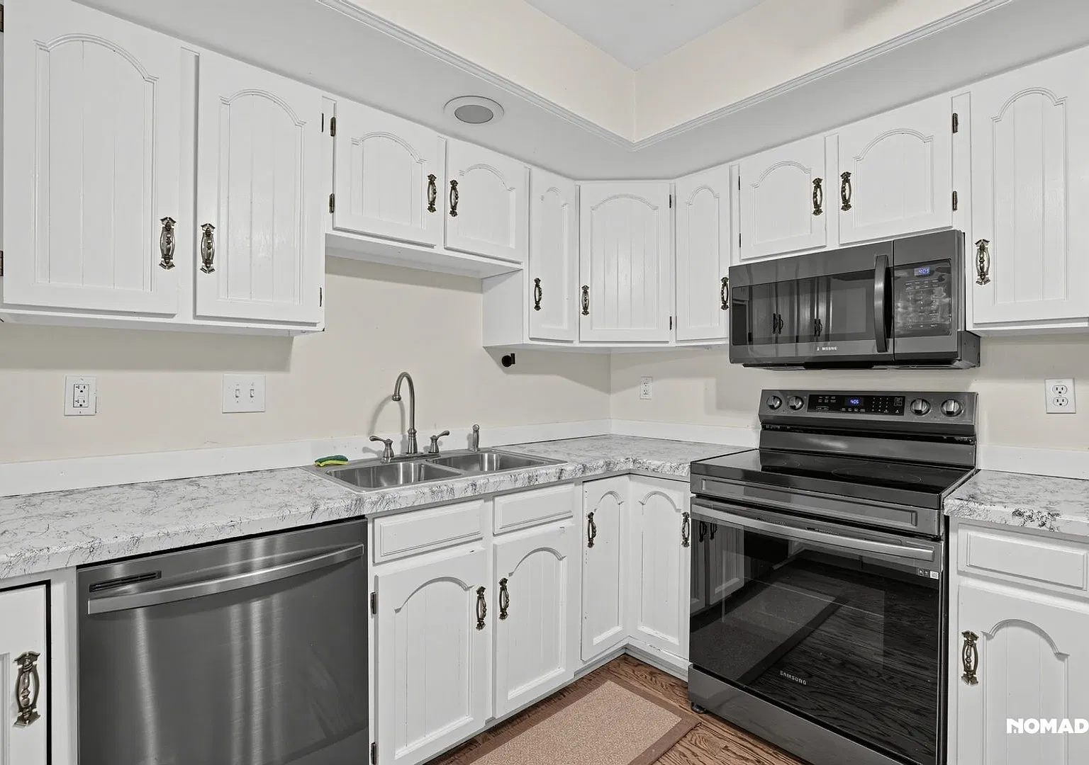 Spacious 4BR House in Colorado Springs — Photo 2