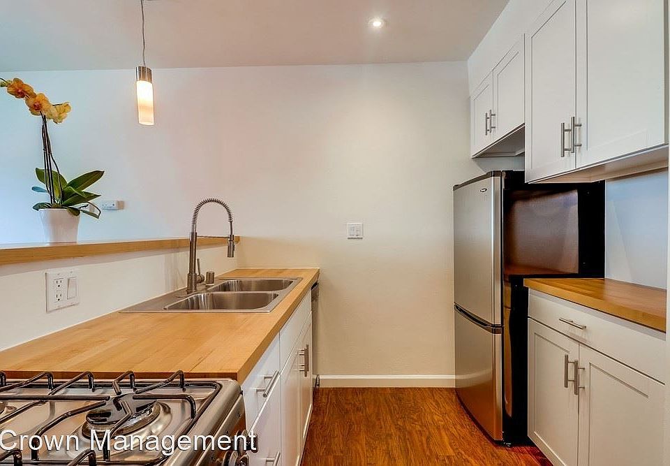 1st image of 1024 Turquoise St APT J
