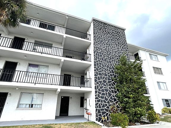 3rd image of 4906 Victoria Dr APT 312