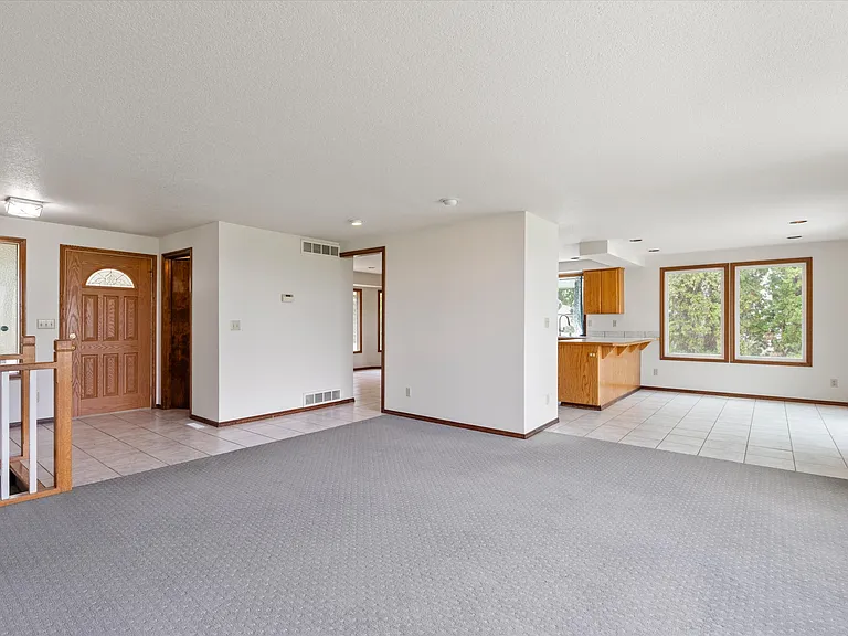 212 Edgewood Dr — Photo 6