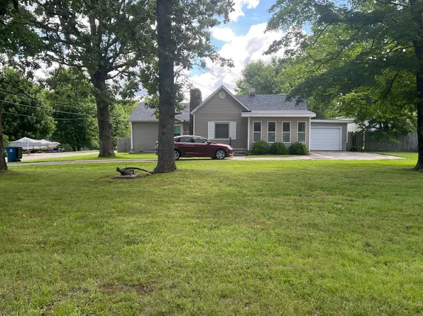 2016 Oak Ridge Dr, Neosho, MO 64850