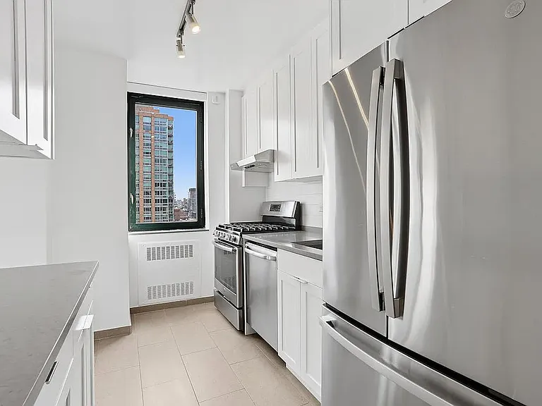 75 W End Ave #R26B — Photo 6