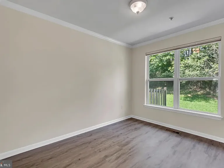 702 Horse Chestnut Ct — Photo 6