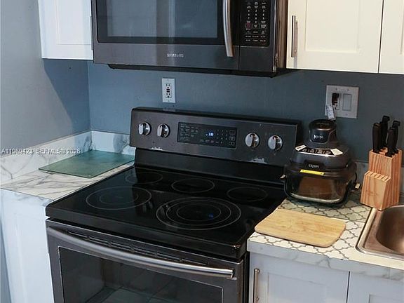 5th image of 1013 Cherry Rd