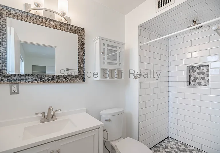 102 W Maryland Ave #D2 — Photo 17
