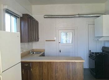2nd image of 843 Santa Clara Ave #B