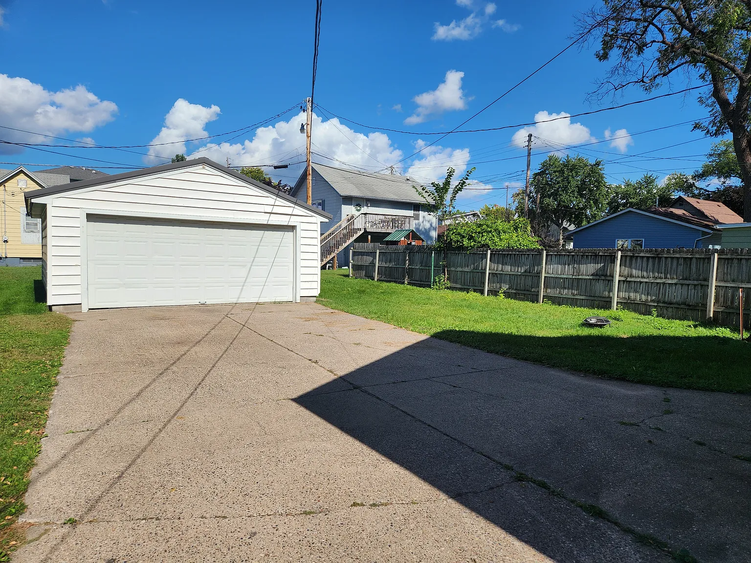 5 bed, 1060 sqft, $2,050 — Photo 2