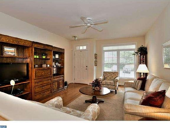 5th image of 315 Regis Falls Ave