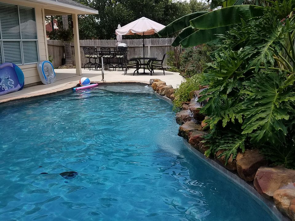 2nd image of 1910 Glen Eden Ct