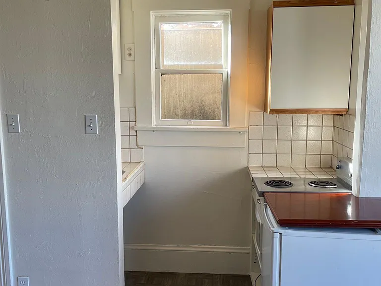 551 W Grand Ave #12 — Photo 7