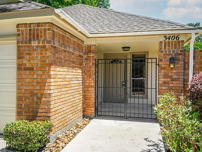 3406 Cape Forest Dr — Photo 2