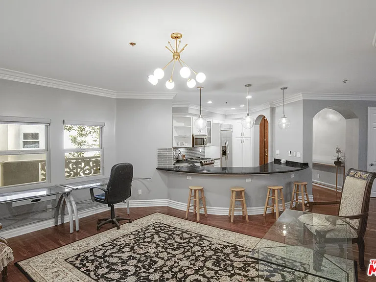 850 N Croft Ave #203 — Photo 13