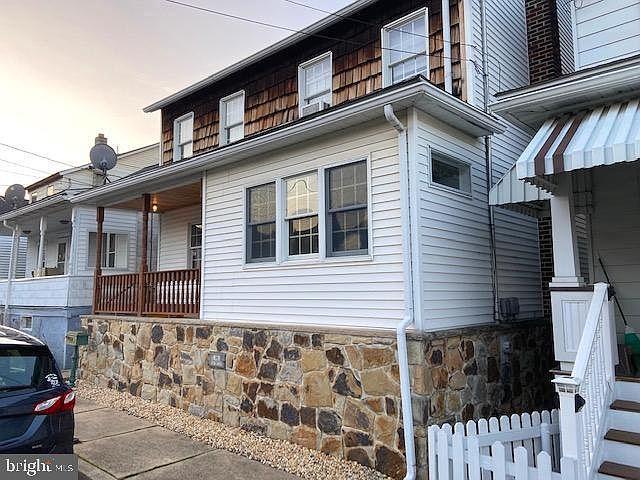 1st image of 118-120 W Rhume St