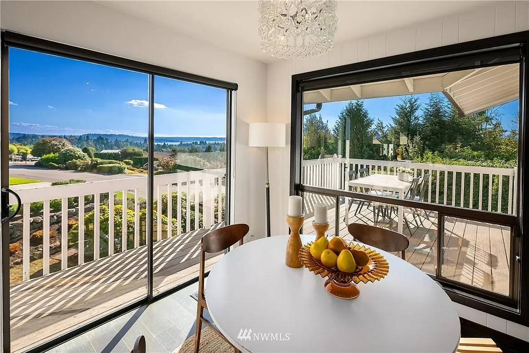 4 bed, 2.5 bath, 4040 sqft, $8,750 — Photo 3