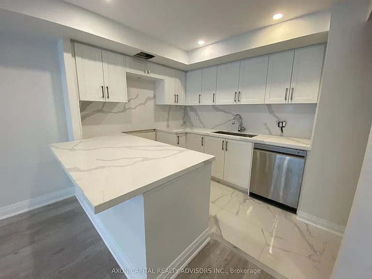 25 The Esplanade #2513 — Photo 2