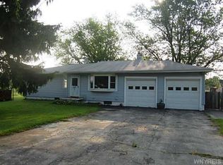 5660 Old Saunders Settlemen Rd, Lockport, NY 14094