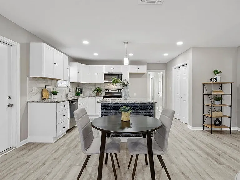 1021 Harlem St — Photo 1