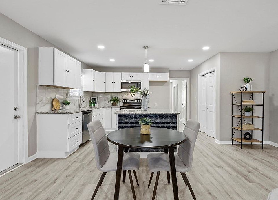 1st image of 1021 Harlem St