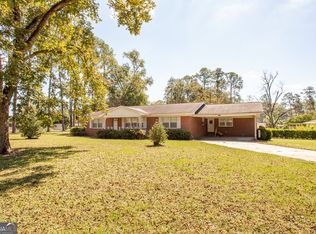 607 Linden Dr, Waycross, GA 31501