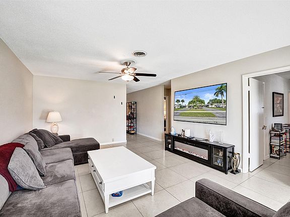 4th image of 1623-1625 NE 45th Street