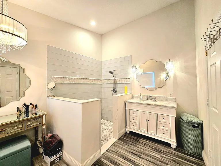 9825 Mantova Dr — Photo 17