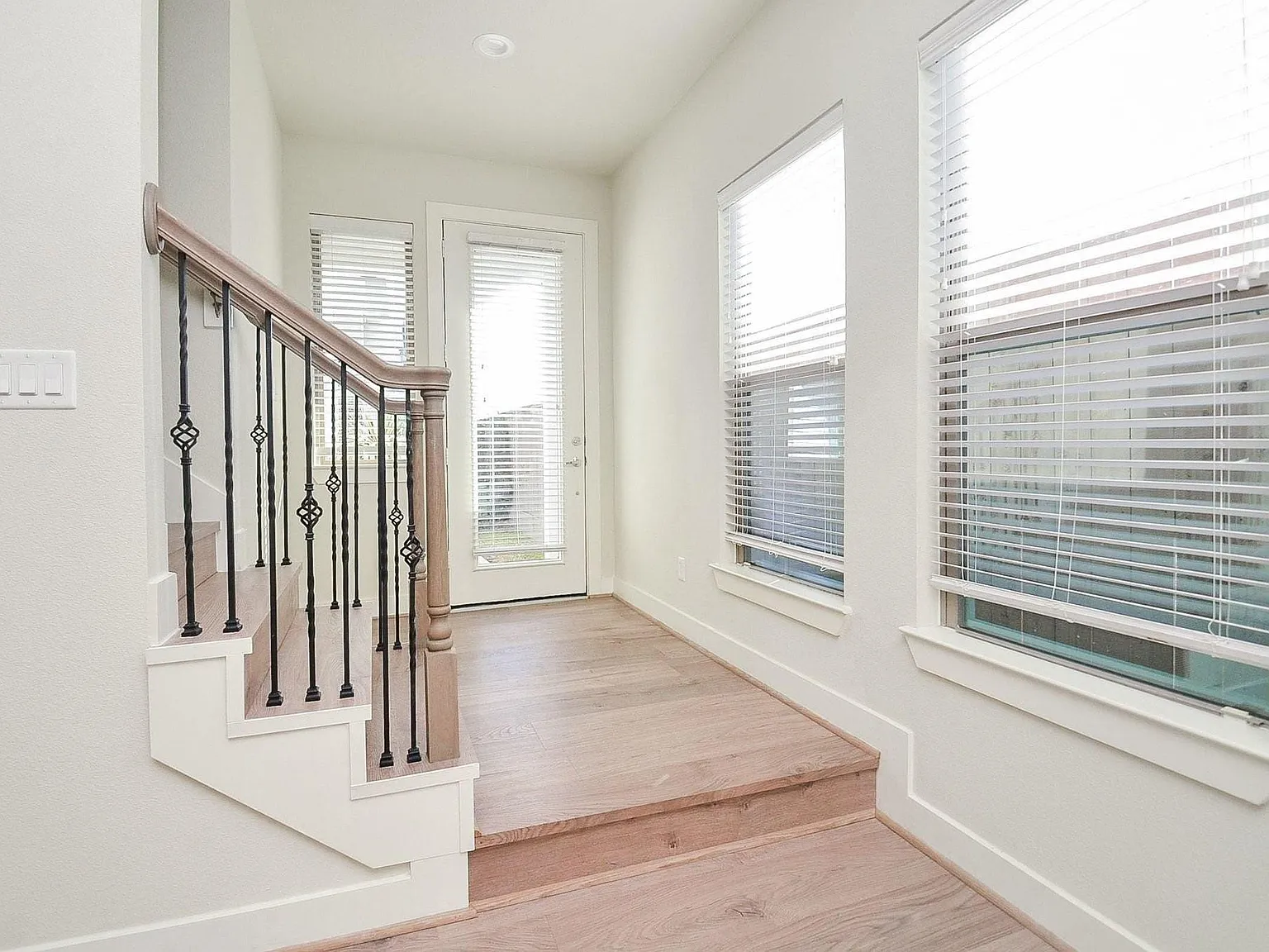 3 bed, 2.5 bath, 1860 sqft, $2,850 — Photo 4