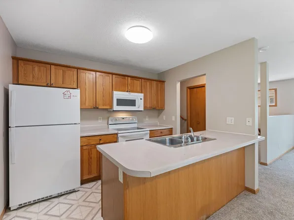 1380 Silver Lake Rd NW, New Brighton, MN 55112