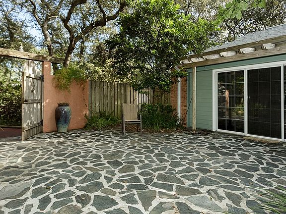 4th image of 355 Sunset Dr