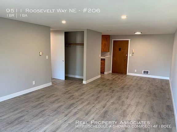3rd image of 9511 Roosevelt Way NE APT 206