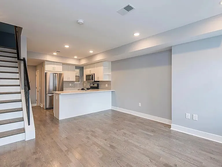 3 bed, 1300 sqft, $2,199 — Photo 3