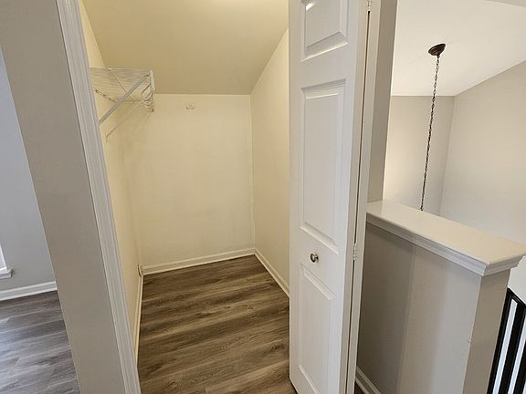3rd image of 51590 Stern Ln