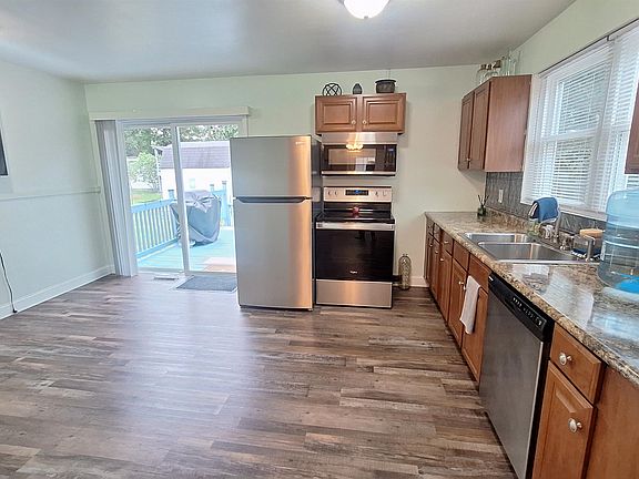 5th image of 1008 Dunbar St.