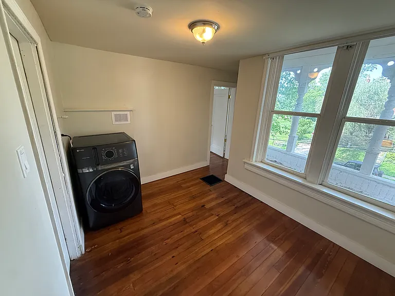 Laundry/Bonus Room