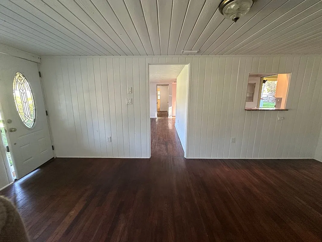 3 bed, 1.0 bath, 1160 sqft, $1,675 — Photo 3