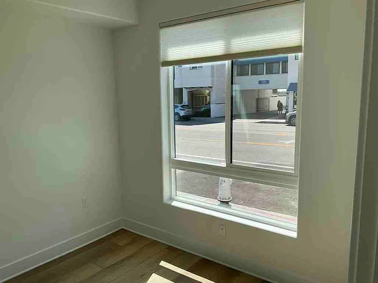 402 W Grand Ave #101 — Photo 7